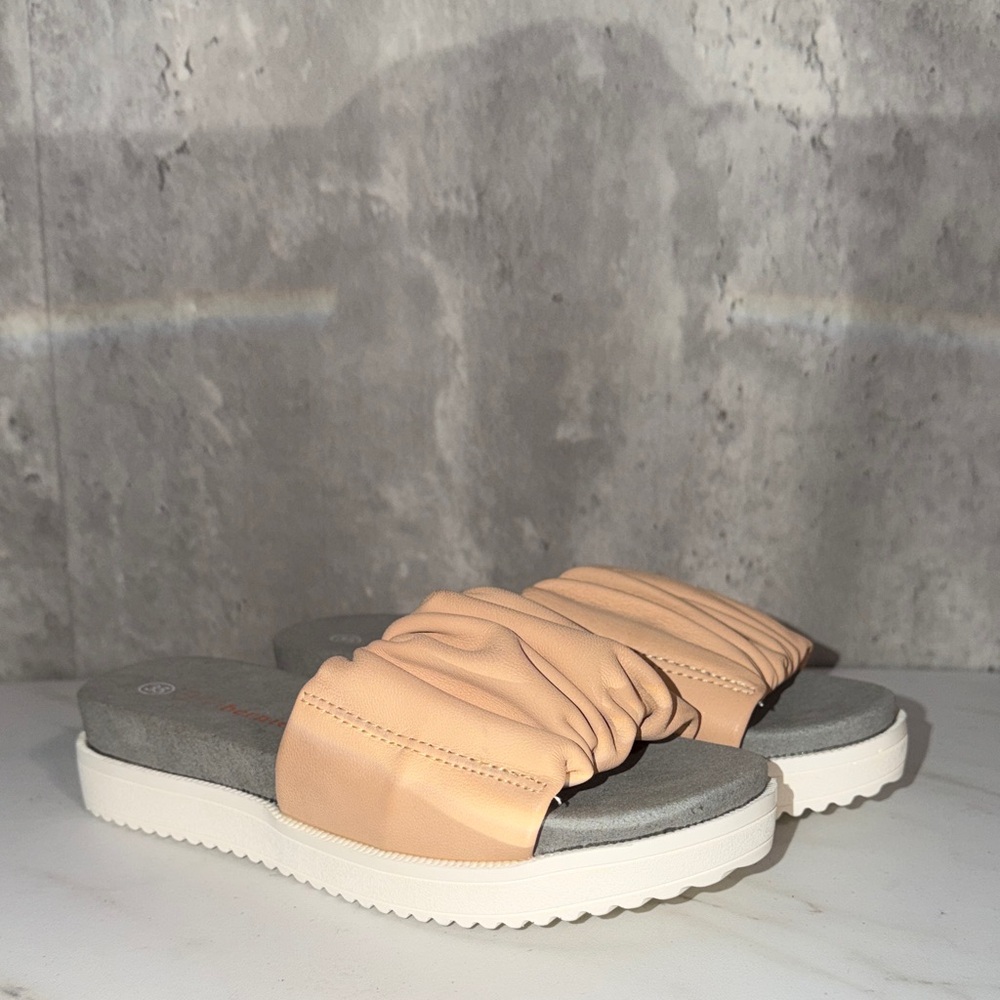 NEW Bernie Mev dewitt nude Women's Slide Sandals